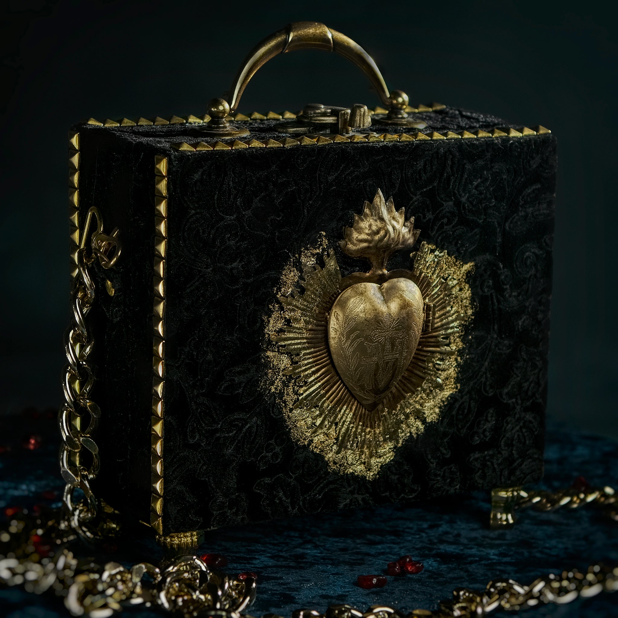 Gold Sacred Heart on black velvet handbag – Lorena Cordero
